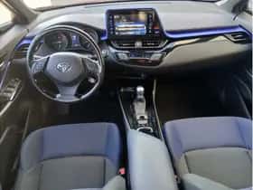 Toyota C-HR (2017) thumbnail 10