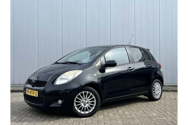 Toyota Yaris (2009) thumbnail 1