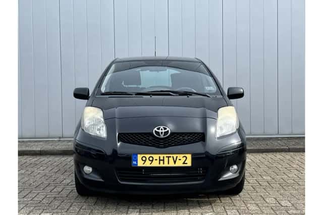 Toyota Yaris (2009) thumbnail 3