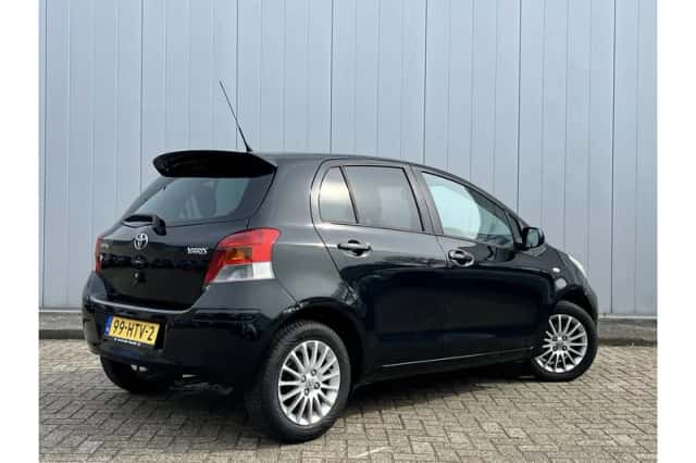 Toyota Yaris (2009) thumbnail 5