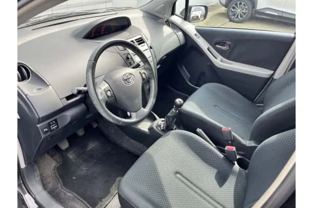 Toyota Yaris (2009) thumbnail 6