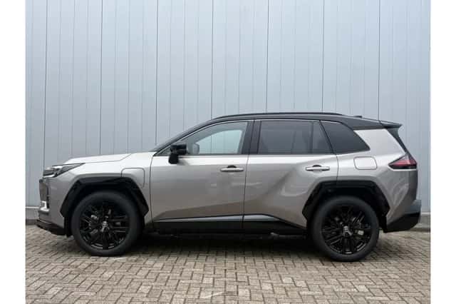 Toyota RAV4 (2025) thumbnail 2