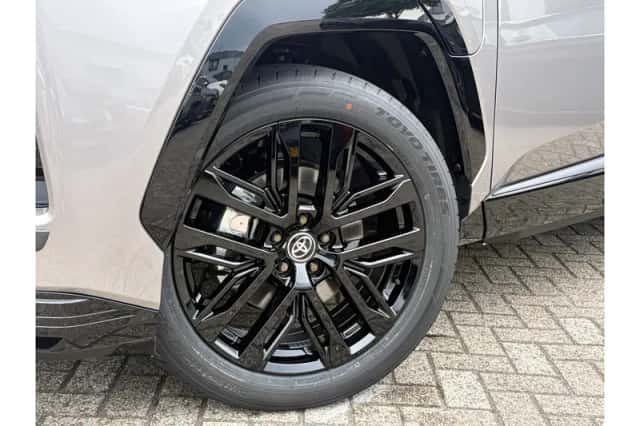 Toyota RAV4 (2025) thumbnail 6