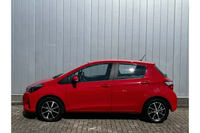Toyota Yaris (2020) thumbnail 2