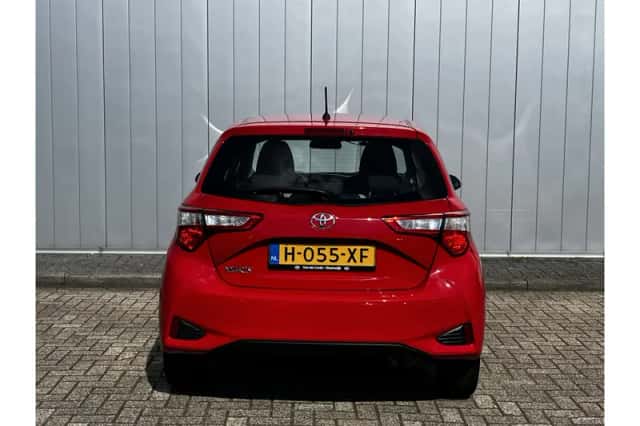 Toyota Yaris (2020) thumbnail 4