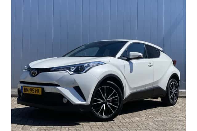 Toyota C-HR (2017) thumbnail 1