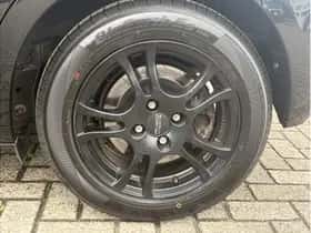 Toyota Yaris (2012) thumbnail 11