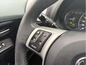 Toyota Yaris (2012) thumbnail 13