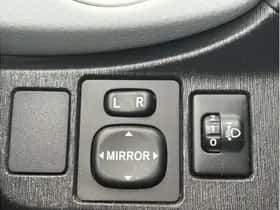 Toyota Yaris (2012) thumbnail 15