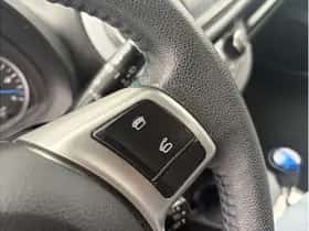Toyota Yaris (2012) thumbnail 18