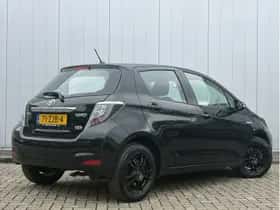 Toyota Yaris (2012) thumbnail 3