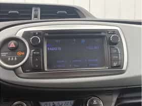 Toyota Yaris (2012) thumbnail 24