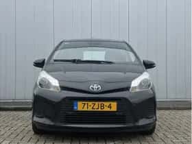 Toyota Yaris (2012) thumbnail 4