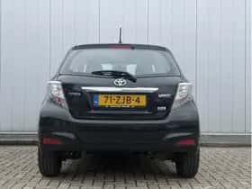 Toyota Yaris (2012) thumbnail 5