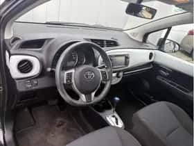 Toyota Yaris (2012) thumbnail 6
