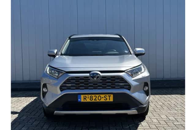 Toyota RAV4 (2021) thumbnail 3