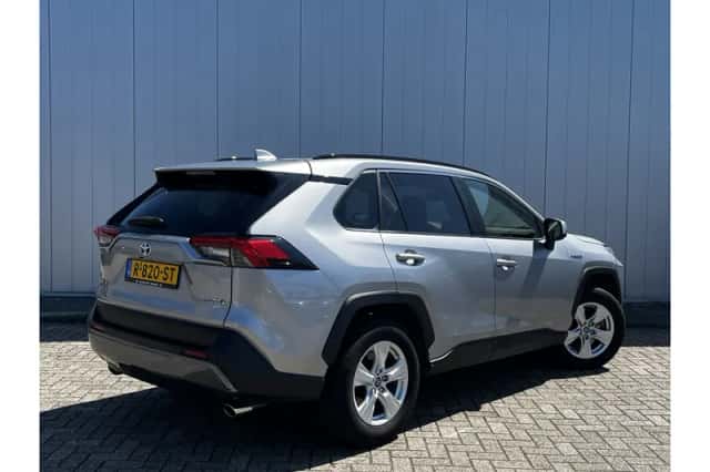 Toyota RAV4 (2021) thumbnail 4