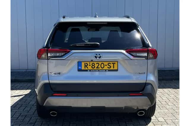 Toyota RAV4 (2021) thumbnail 5