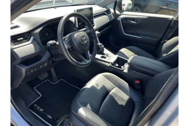 Toyota RAV4 (2021) thumbnail 6