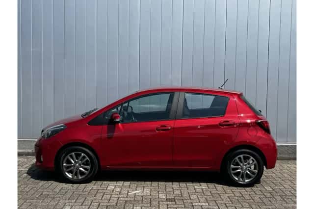 Toyota Yaris (2016) thumbnail 4