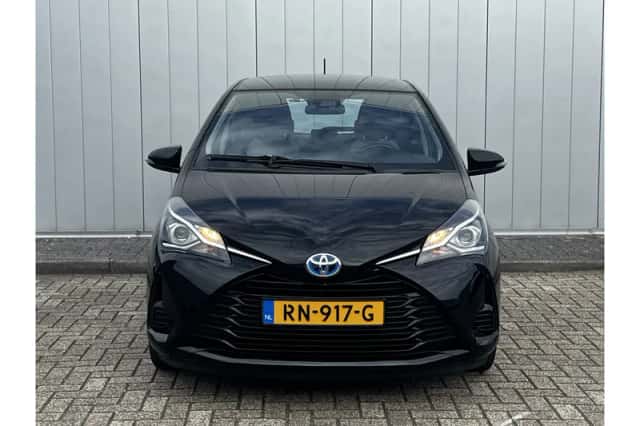 Toyota Yaris (2018) thumbnail 3