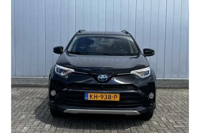 Toyota RAV4 (2016) thumbnail 2