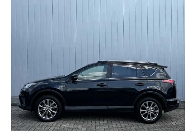Toyota RAV4 (2016) thumbnail 3