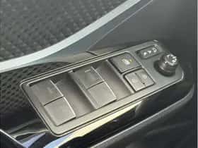 Toyota C-HR (2020) thumbnail 16