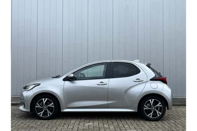 Toyota Yaris (2024) thumbnail 2