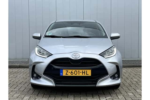 Toyota Yaris (2024) thumbnail 3