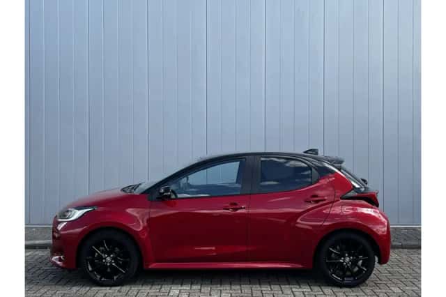 Toyota Yaris (2022) thumbnail 2