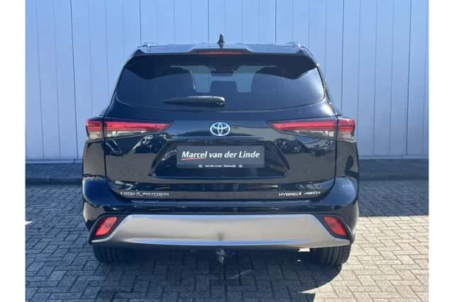 Toyota Highlander (2022) thumbnail 5