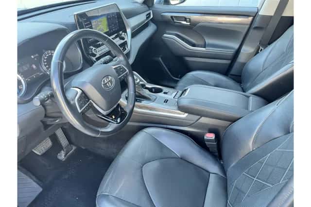 Toyota Highlander (2022) thumbnail 6