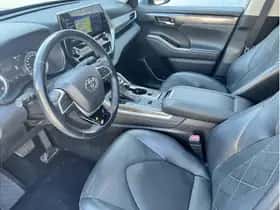 Toyota Highlander (2022) thumbnail 6