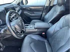 Toyota Highlander (2022) thumbnail 8