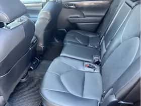 Toyota Highlander (2022) thumbnail 9
