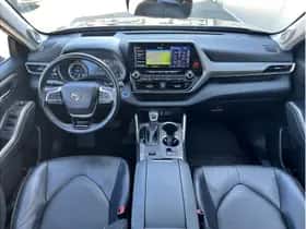 Toyota Highlander (2022) thumbnail 10