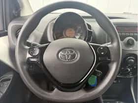 Toyota Aygo (2018) thumbnail 15