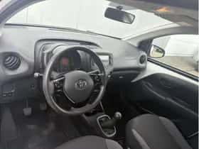 Toyota Aygo (2018) thumbnail 8