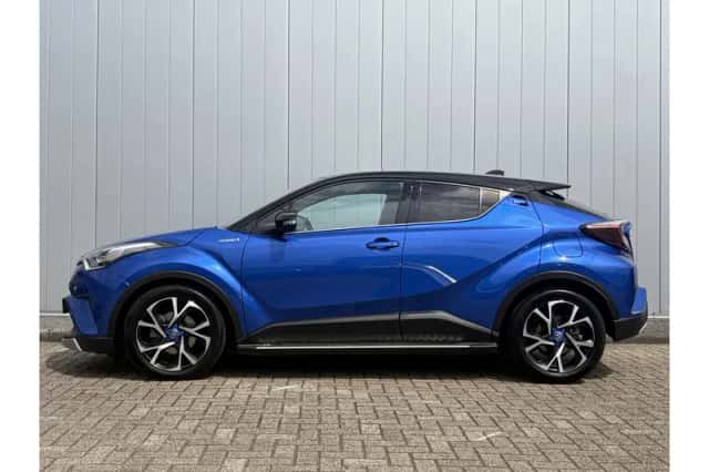 Toyota C-HR (2017) thumbnail 2