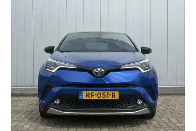 Toyota C-HR (2017) thumbnail 4