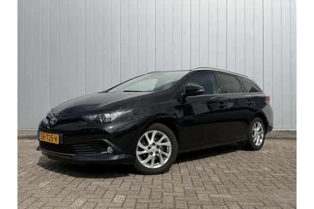 Toyota Auris (2018) thumbnail 1