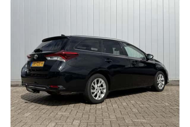 Toyota Auris (2018) thumbnail 4