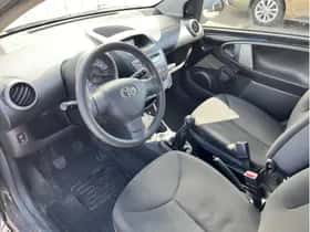 Toyota Aygo (2014) thumbnail 4