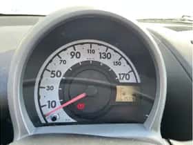 Toyota Aygo (2014) thumbnail 8