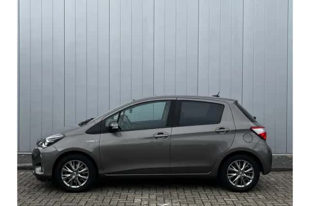 Toyota Yaris (2018) thumbnail 2