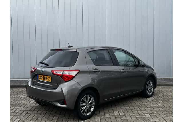 Toyota Yaris (2018) thumbnail 3