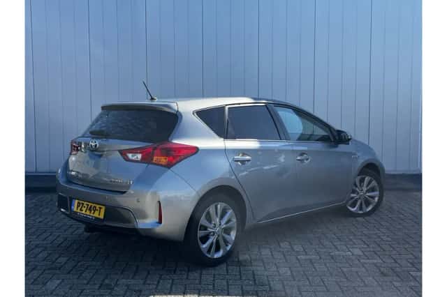 Toyota Auris (2013) thumbnail 4