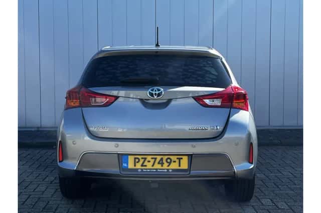 Toyota Auris (2013) thumbnail 5