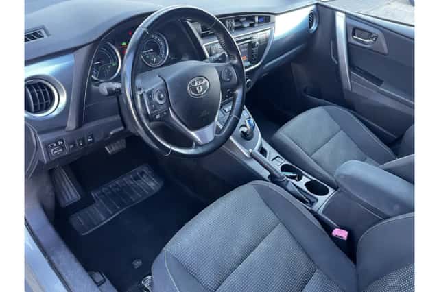 Toyota Auris (2013) thumbnail 6